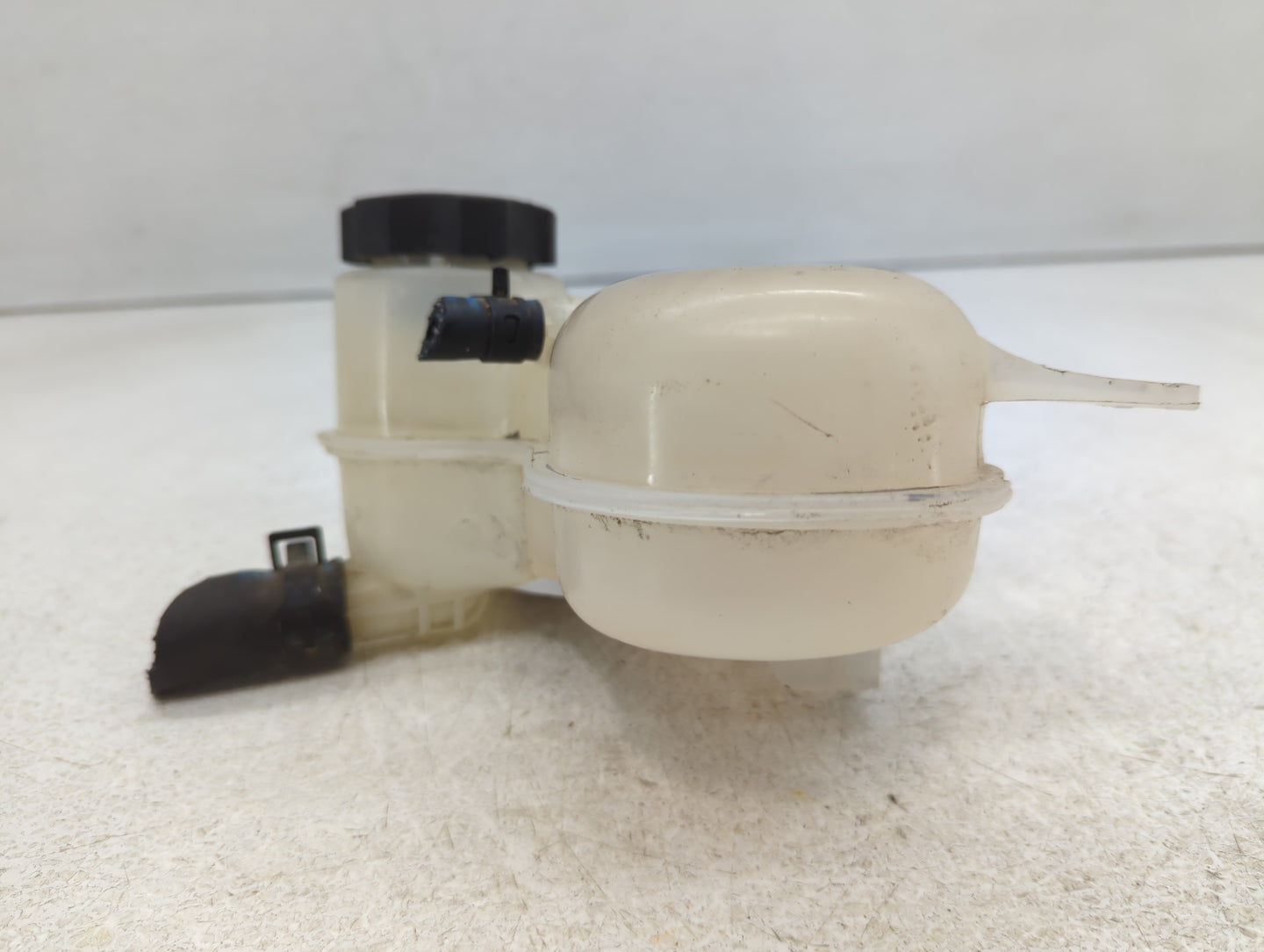 2008-2010 Dodge Avenger Windshield Washer Fluid Reservoir Bottle Oem - Oemusedautoparts1.com