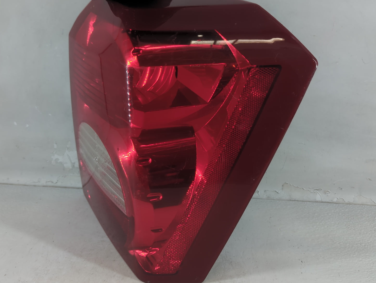 2008-2012 Dodge Caliber Tail Light Assembly Driver Left OEM P/N:320264 Fits Fits 2008 2009 2010 2011 2012 OEM Used Auto Part