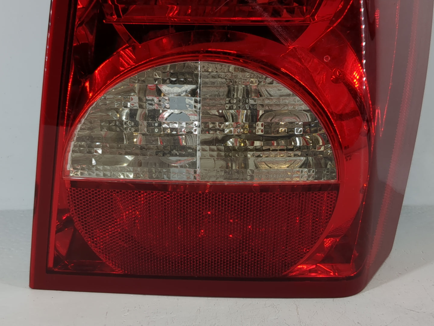 2008-2012 Dodge Caliber Tail Light Assembly Passenger Right OEM P/N:05303880 05303752 Fits Fits 2008 2009 2010 2011 2012 OEM
