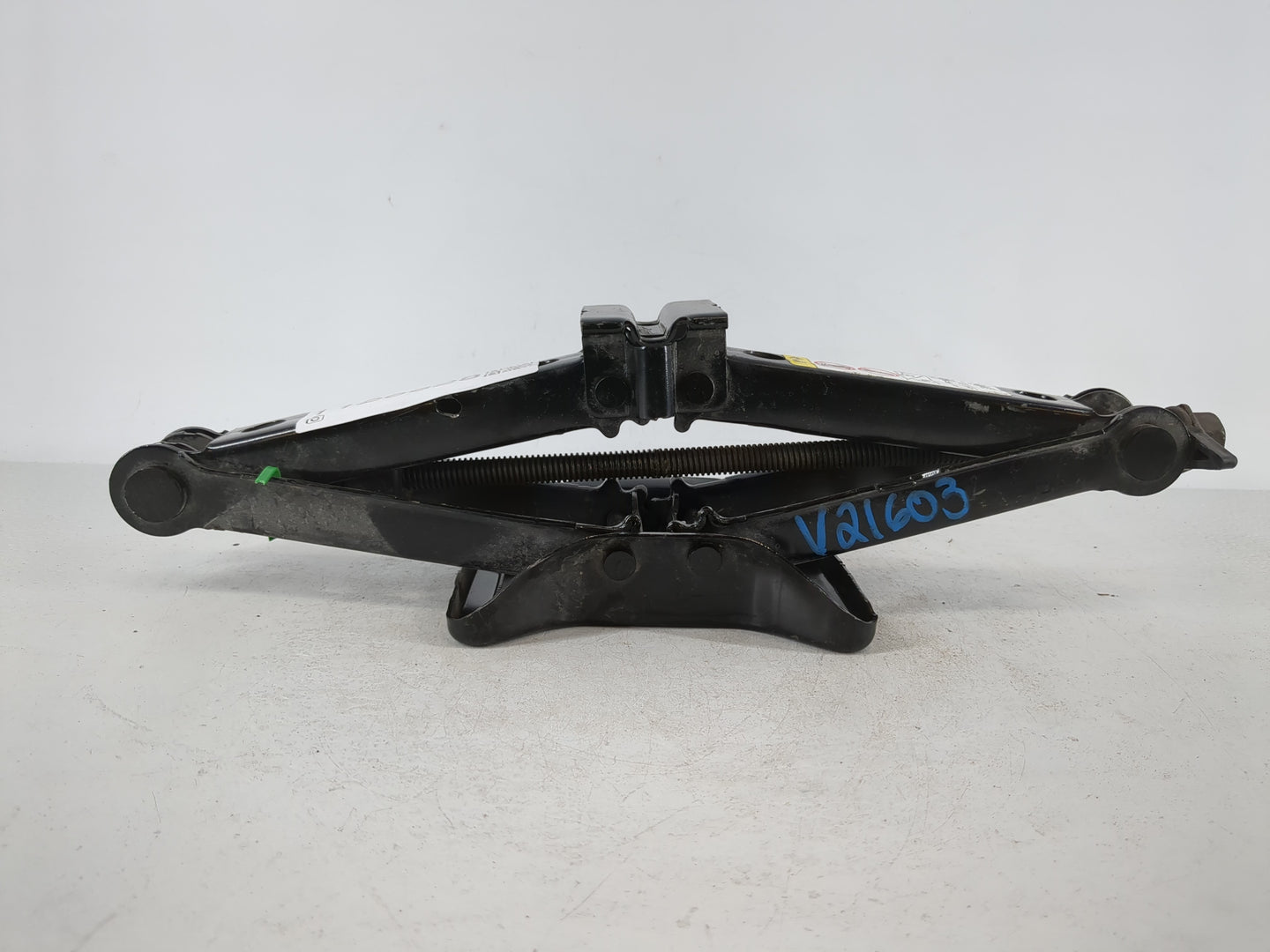 2010 Dodge Caliber Spare Scissor Car Jack - Oemusedautoparts1.com