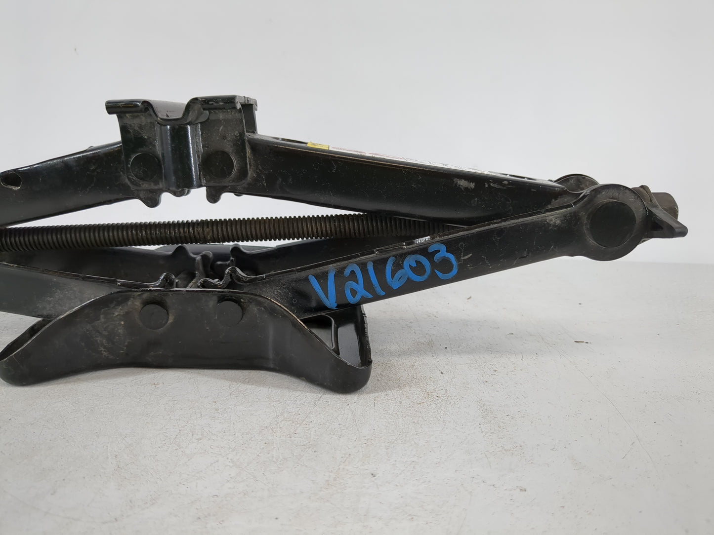 2010 Dodge Caliber Spare Scissor Car Jack - Oemusedautoparts1.com