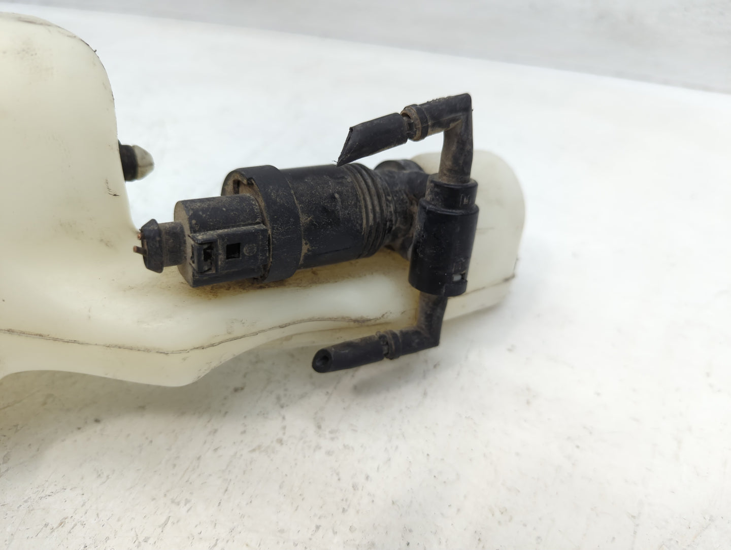 2007-2012 Dodge Caliber Windshield Washer Fluid Reservoir Bottle Oem - Oemusedautoparts1.com