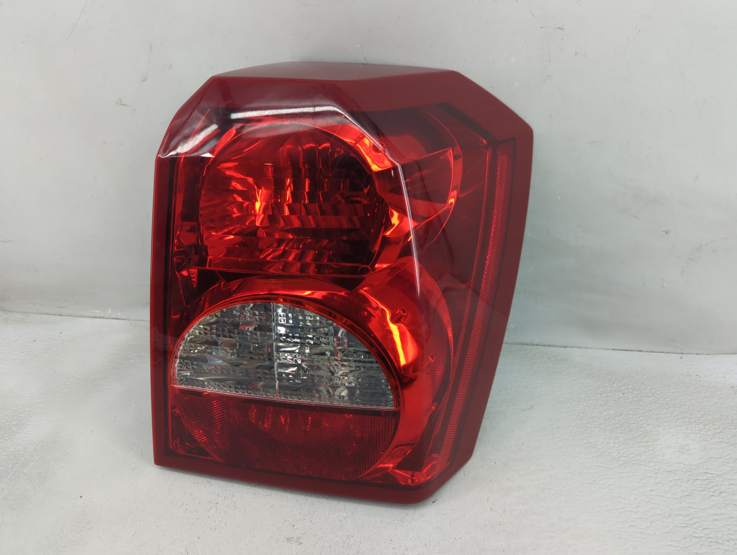 2008-2012 Dodge Caliber Tail Light Assembly Passenger Right OEM P/N:05160360AA Fits Fits 2008 2009 2010 2011 2012 OEM Used A