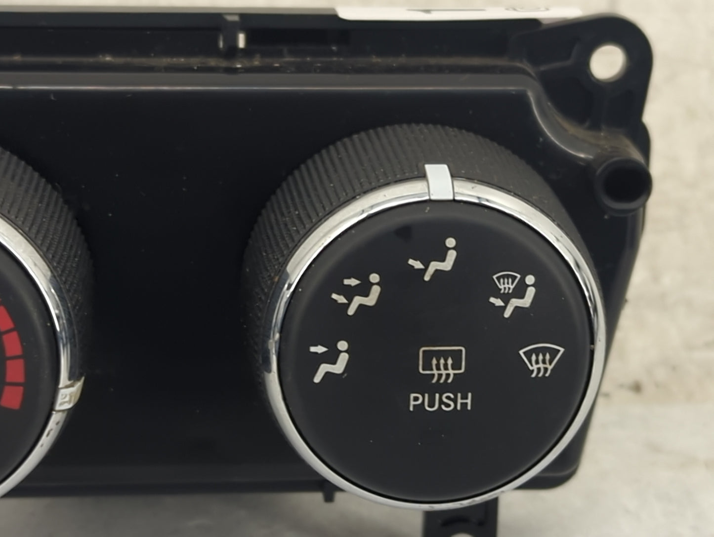 2010 Dodge Caliber Climate Control Module Temperature AC/Heater Replacement P/N:P55111132AD Fits OEM Used Auto Parts - Oemus