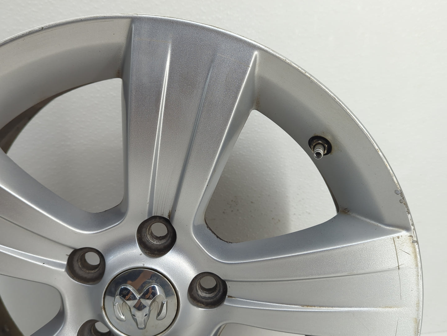 2010-2012 Dodge Caliber Oem Wheel Rim - Oemusedautoparts1.com