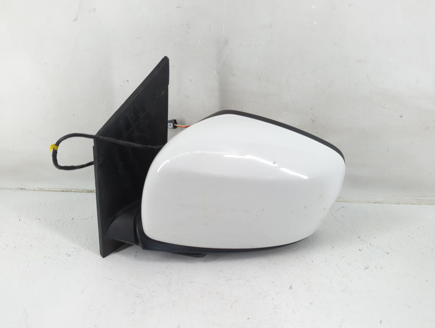 2010 Dodge Caravan Driver Side View Mirror - Left Door Mirror OEM Used - Oemusedautoparts1.com
