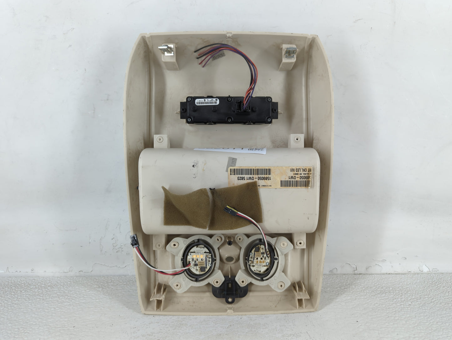 2010 Dodge Caravan Overhead Roof Console - Oemusedautoparts1.com