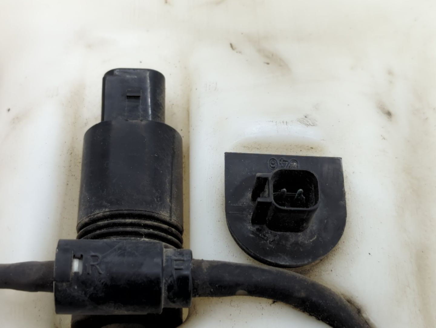 Dodge Caravan Windshield Washer Fluid Reservoir Bottle Oem - Oemusedautoparts1.com
