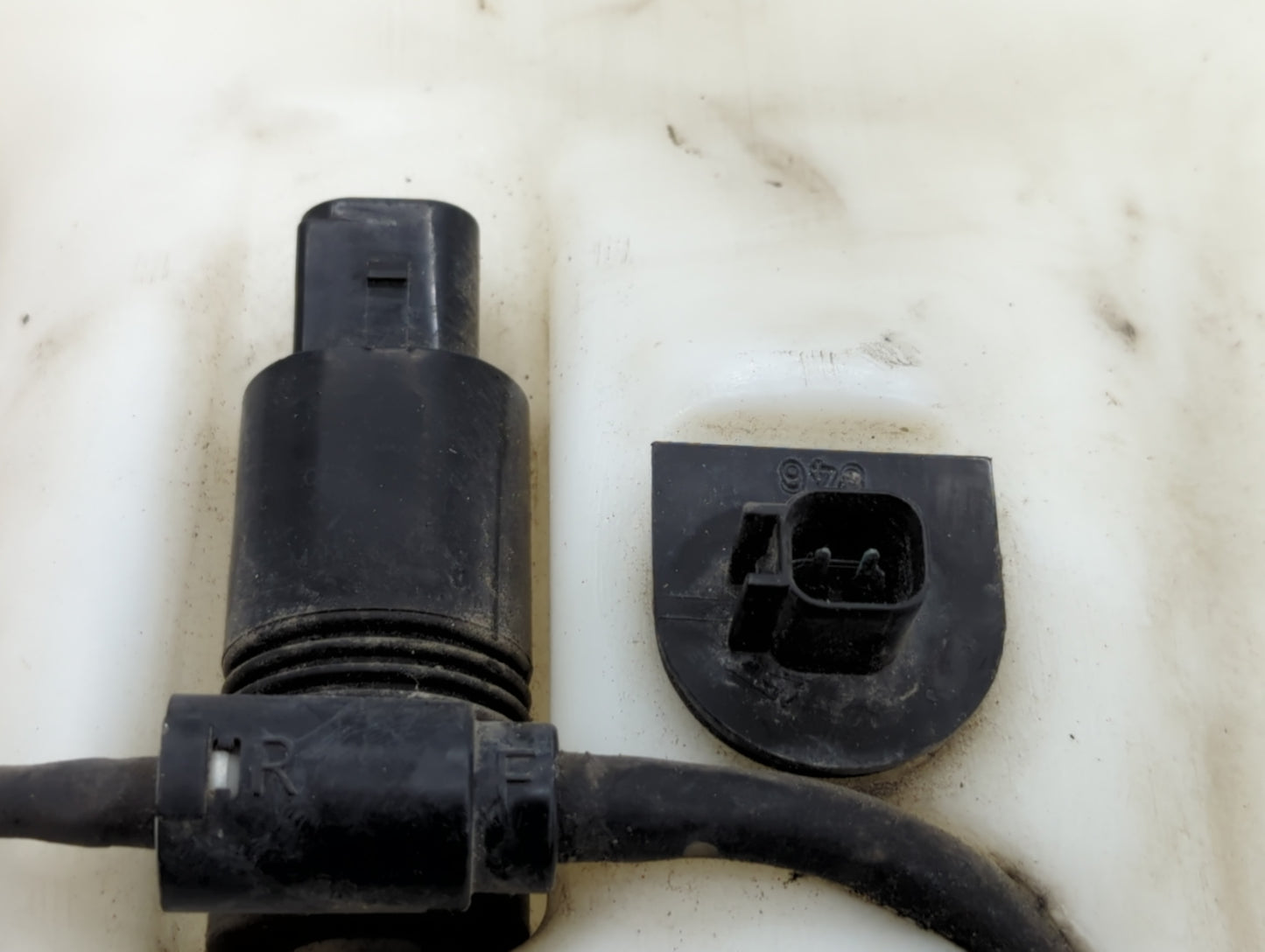 Dodge Caravan Windshield Washer Fluid Reservoir Bottle Oem - Oemusedautoparts1.com