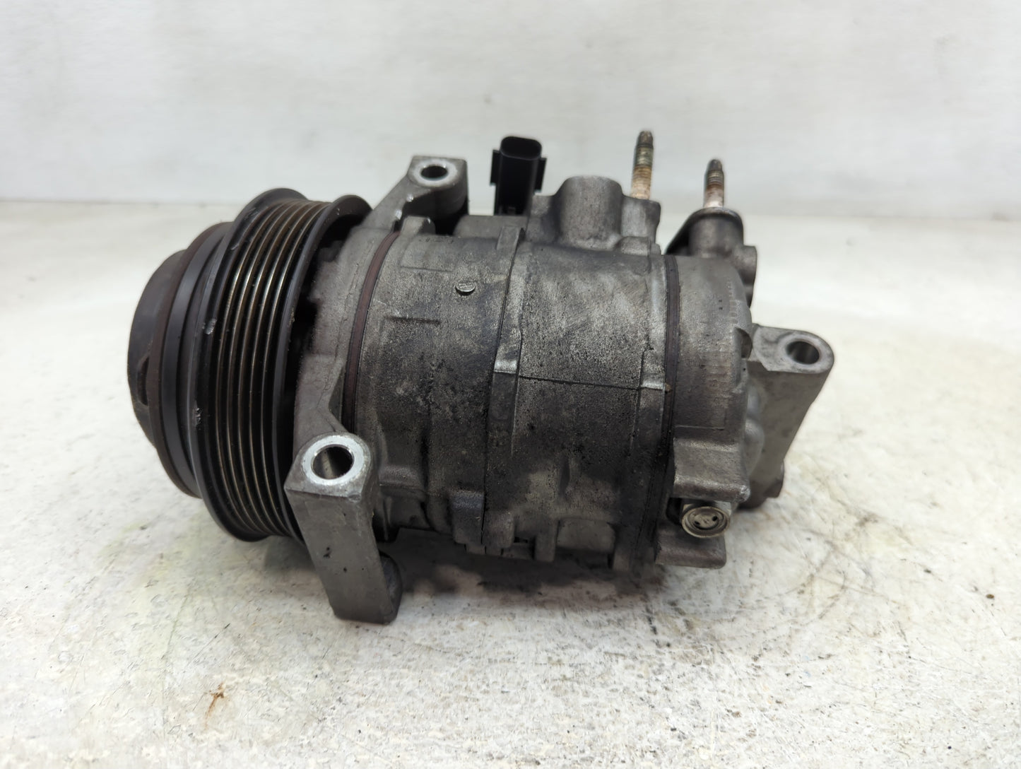 2009-2010 Dodge Challenger Air Conditioning A/c Ac Compressor Oem - Oemusedautoparts1.com