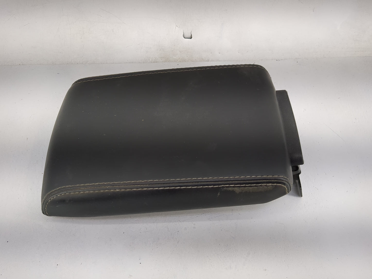 2010 Dodge Challenger Center Console Armrest Cover Lid Fits OEM Used Auto Parts - Oemusedautoparts1.com