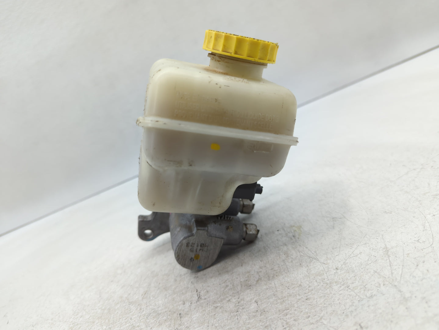 2009-2010 Dodge Challenger Brake Master Cylinder - Oemusedautoparts1.com