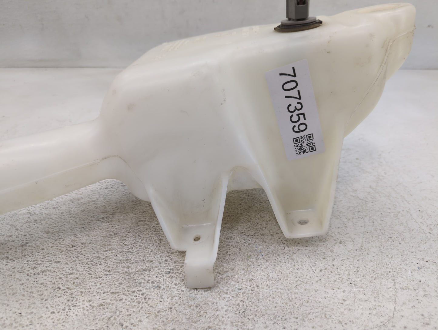 2008-2010 Dodge Challenger Windshield Washer Fluid Reservoir Bottle Oem - Oemusedautoparts1.com