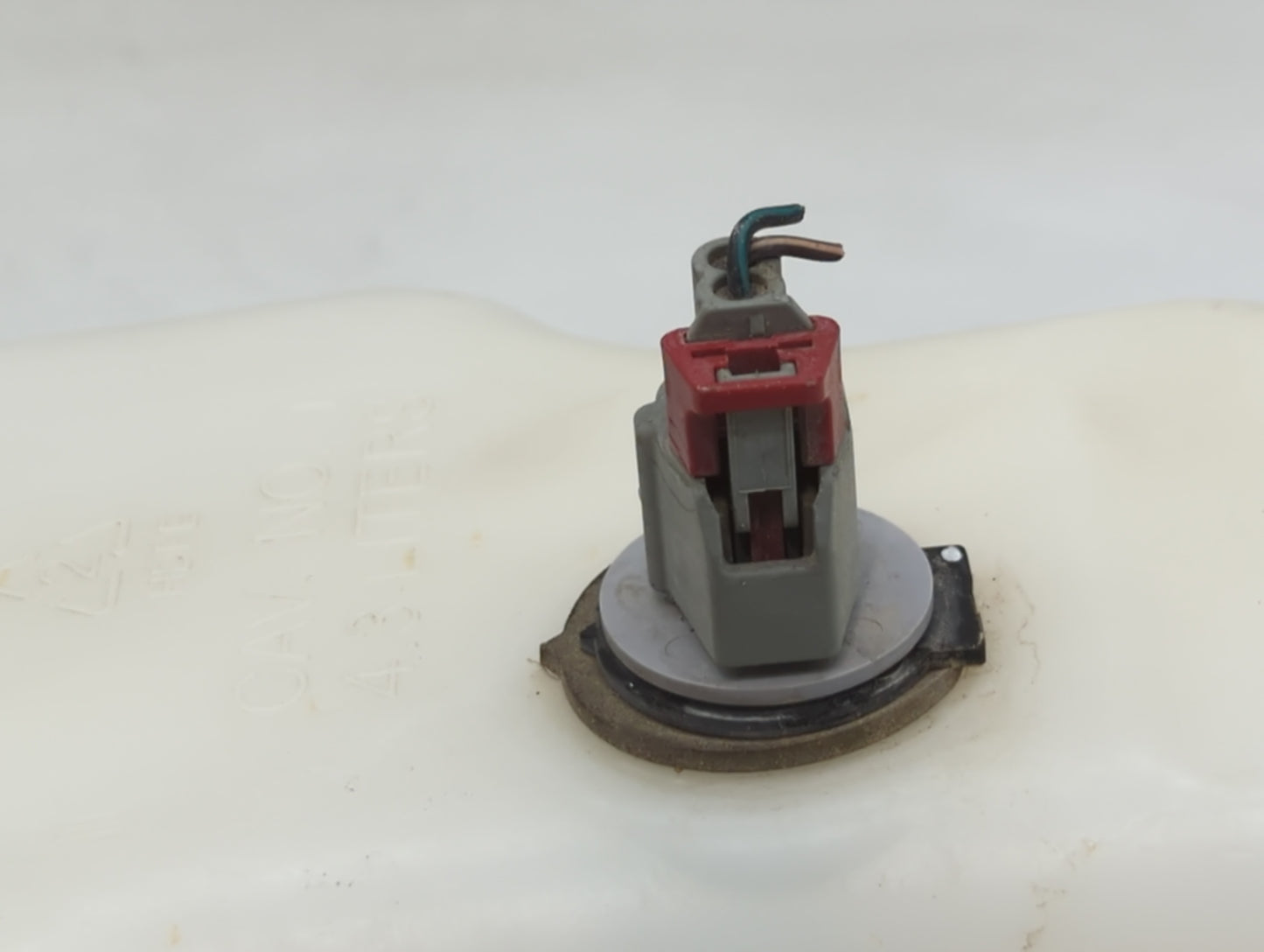 2008-2010 Dodge Challenger Windshield Washer Fluid Reservoir Bottle Oem - Oemusedautoparts1.com