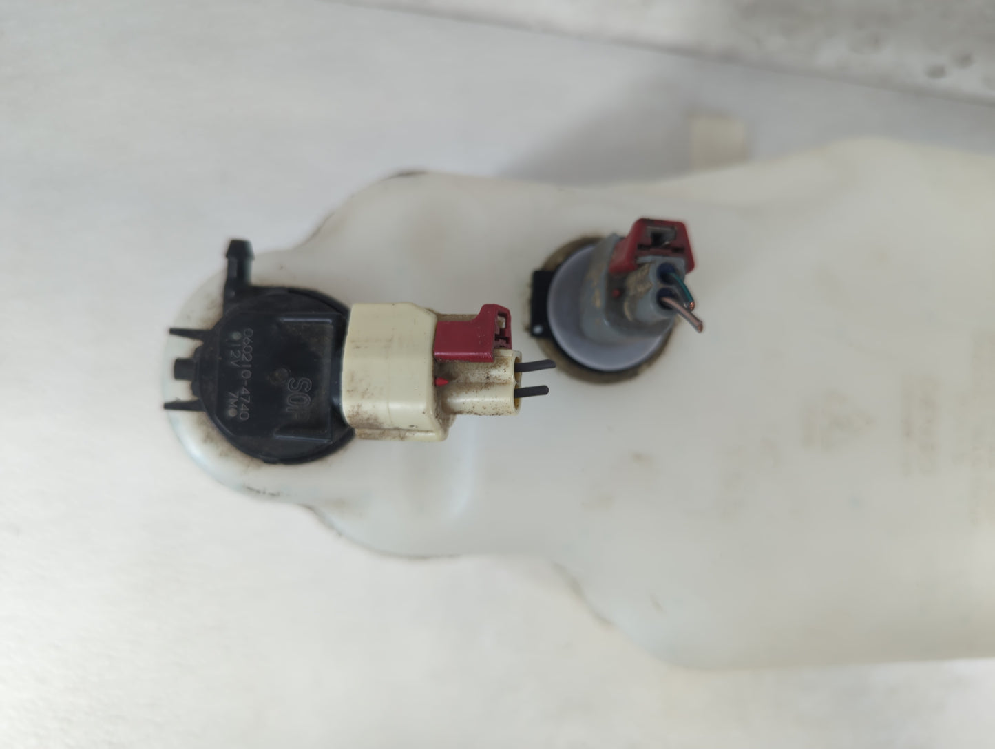 2006-2010 Dodge Charger Windshield Washer Fluid Reservoir Bottle Oem - Oemusedautoparts1.com