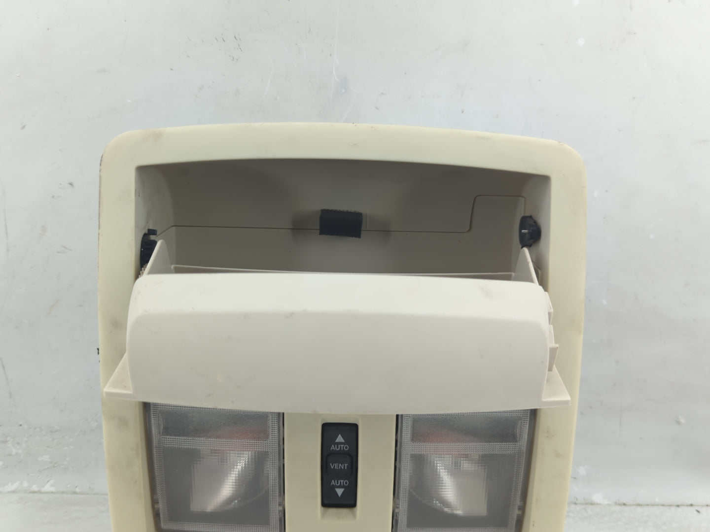 2010 Dodge Charger Overhead Roof Console - Oemusedautoparts1.com