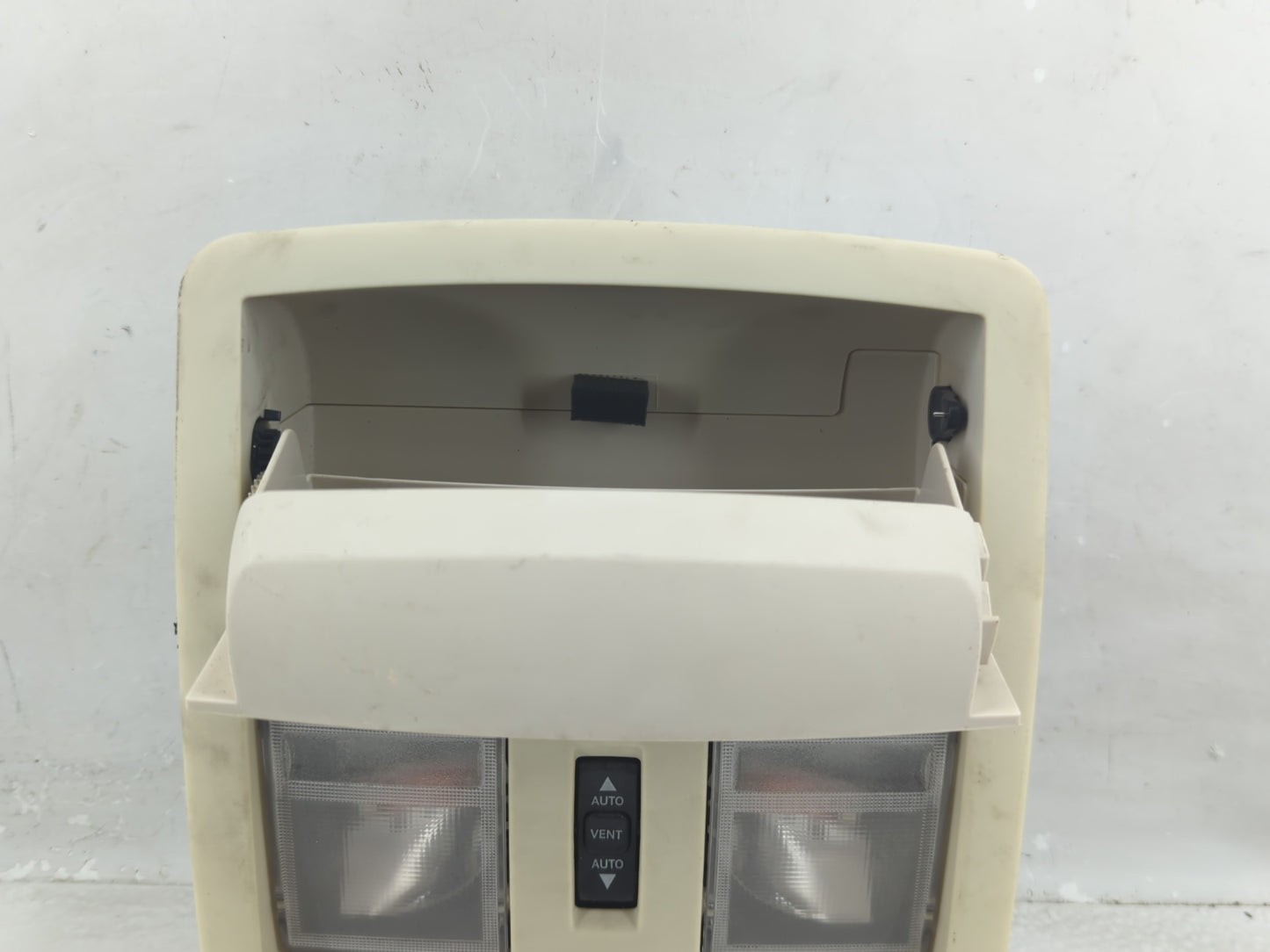 2010 Dodge Charger Overhead Roof Console - Oemusedautoparts1.com