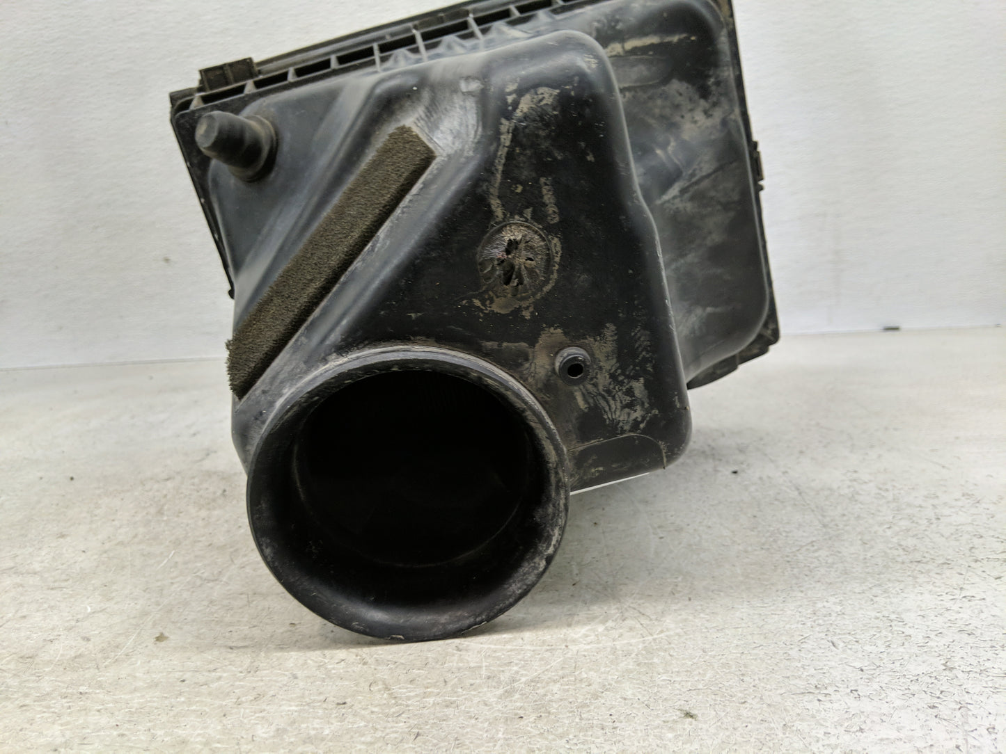 2010 Dodge Charger Air Cleaner Intake-duct Hose Tube - Oemusedautoparts1.com