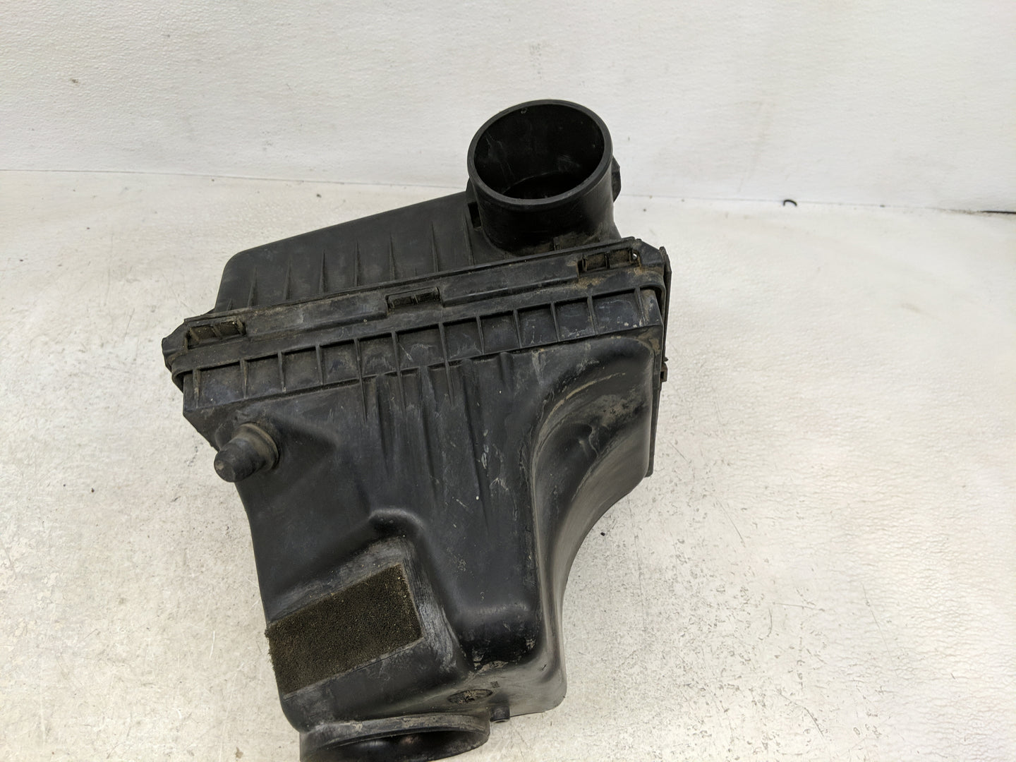 2010 Dodge Charger Air Cleaner Intake-duct Hose Tube - Oemusedautoparts1.com