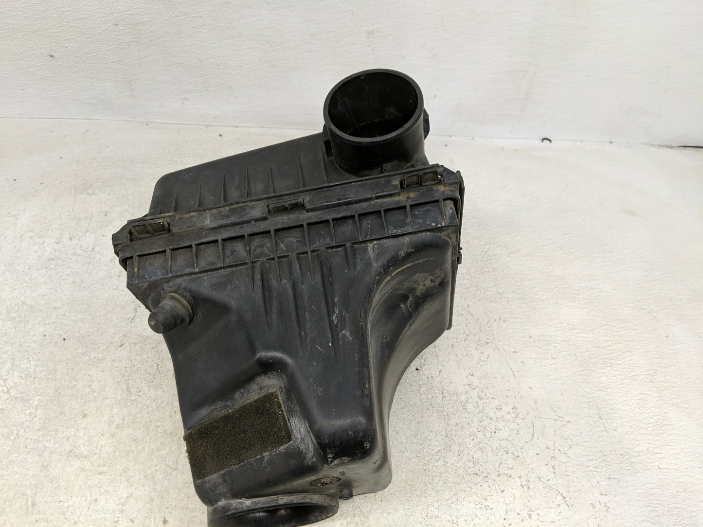 2010 Dodge Charger Air Cleaner Intake-duct Hose Tube - Oemusedautoparts1.com
