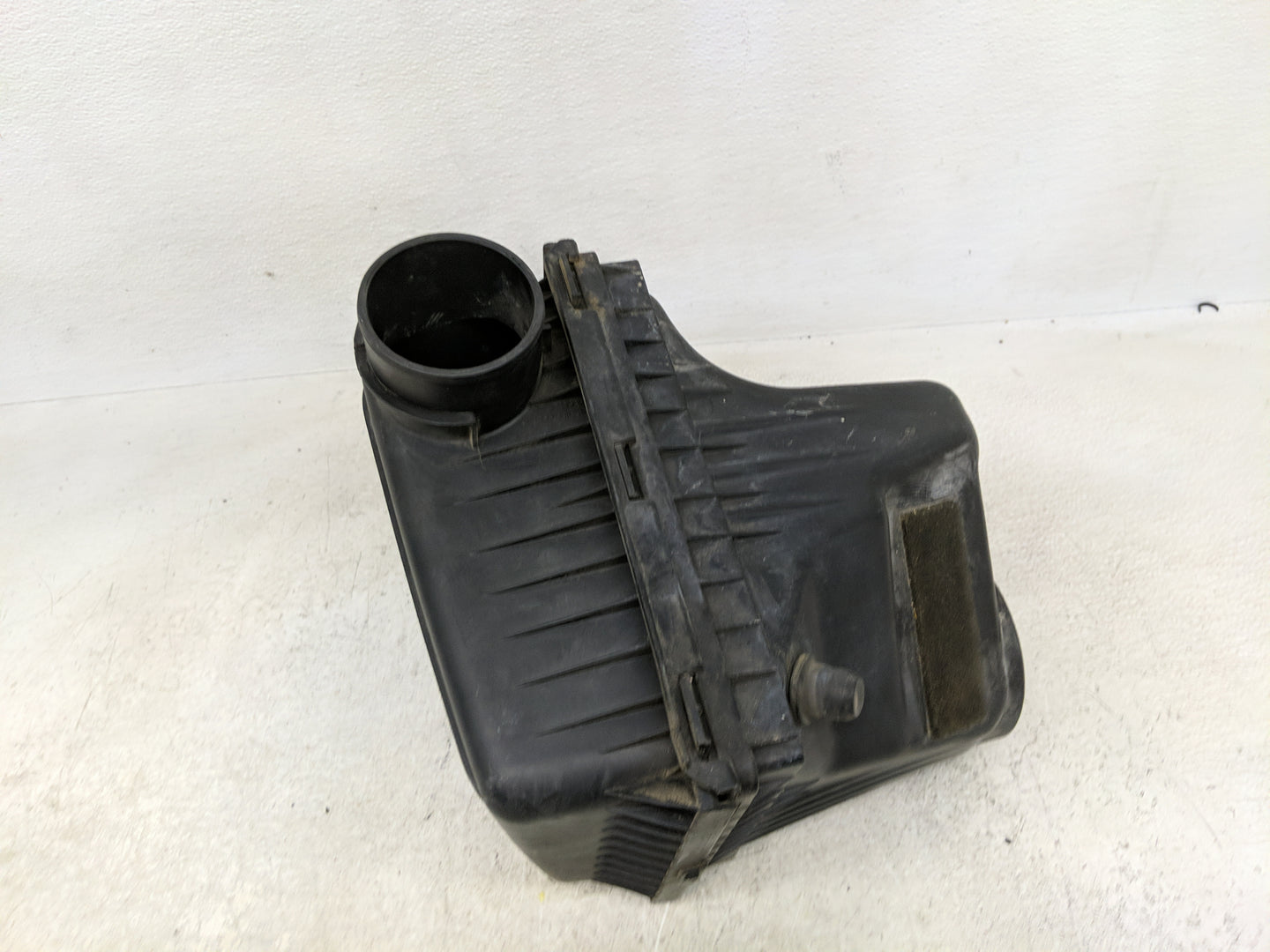 2010 Dodge Charger Air Cleaner Intake-duct Hose Tube - Oemusedautoparts1.com