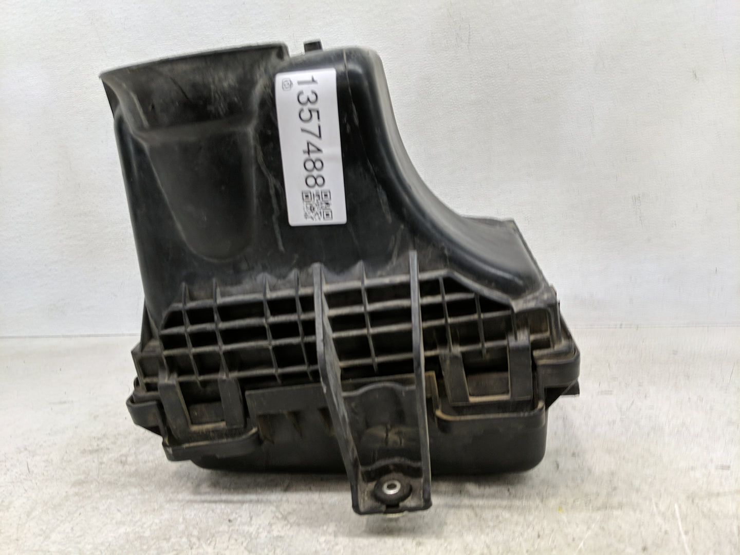 2010 Dodge Charger Air Cleaner Intake-duct Hose Tube - Oemusedautoparts1.com