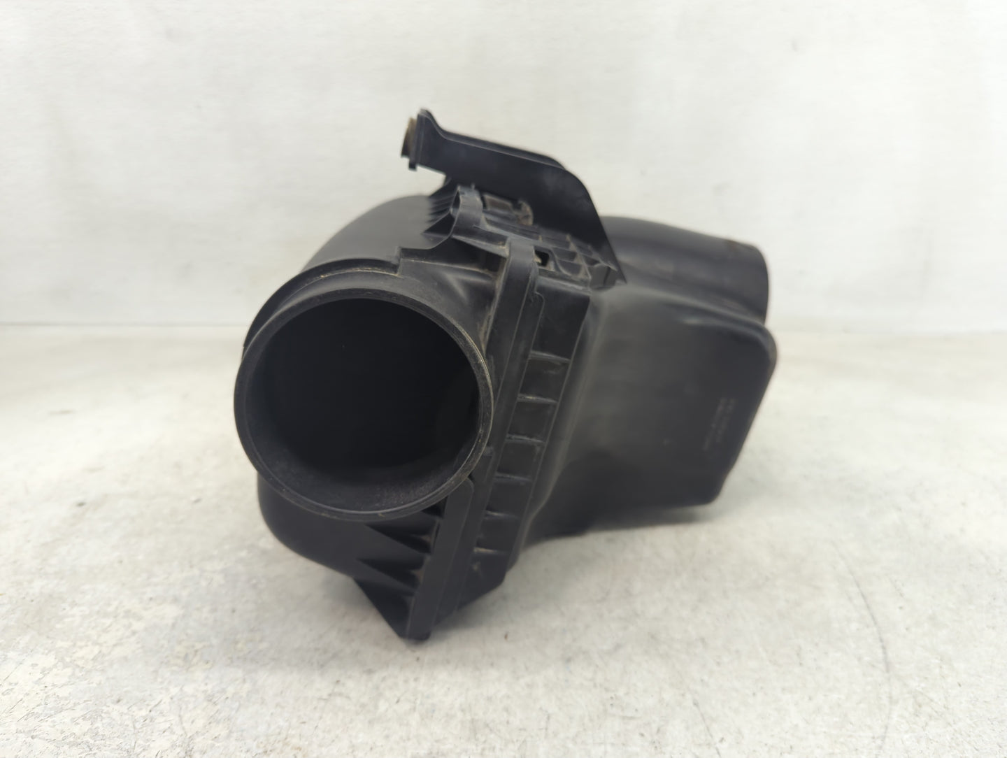 2006-2010 Dodge Charger Air Cleaner Intake-duct Hose Tube - Oemusedautoparts1.com