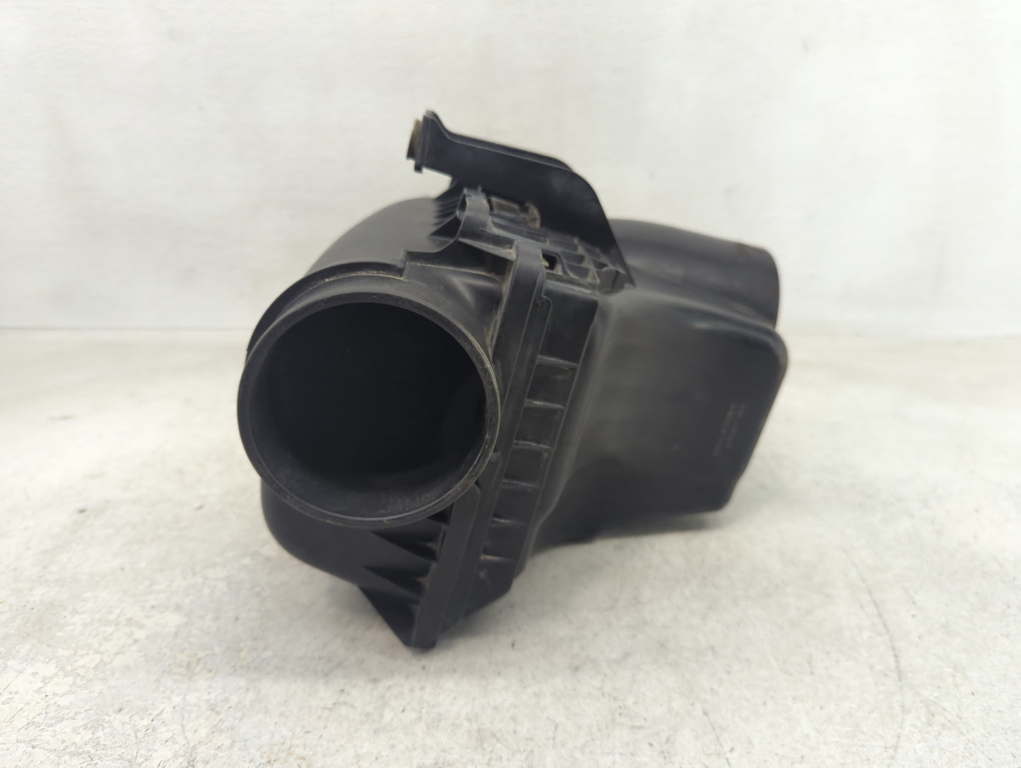 2006-2010 Dodge Charger Air Cleaner Intake-duct Hose Tube - Oemusedautoparts1.com