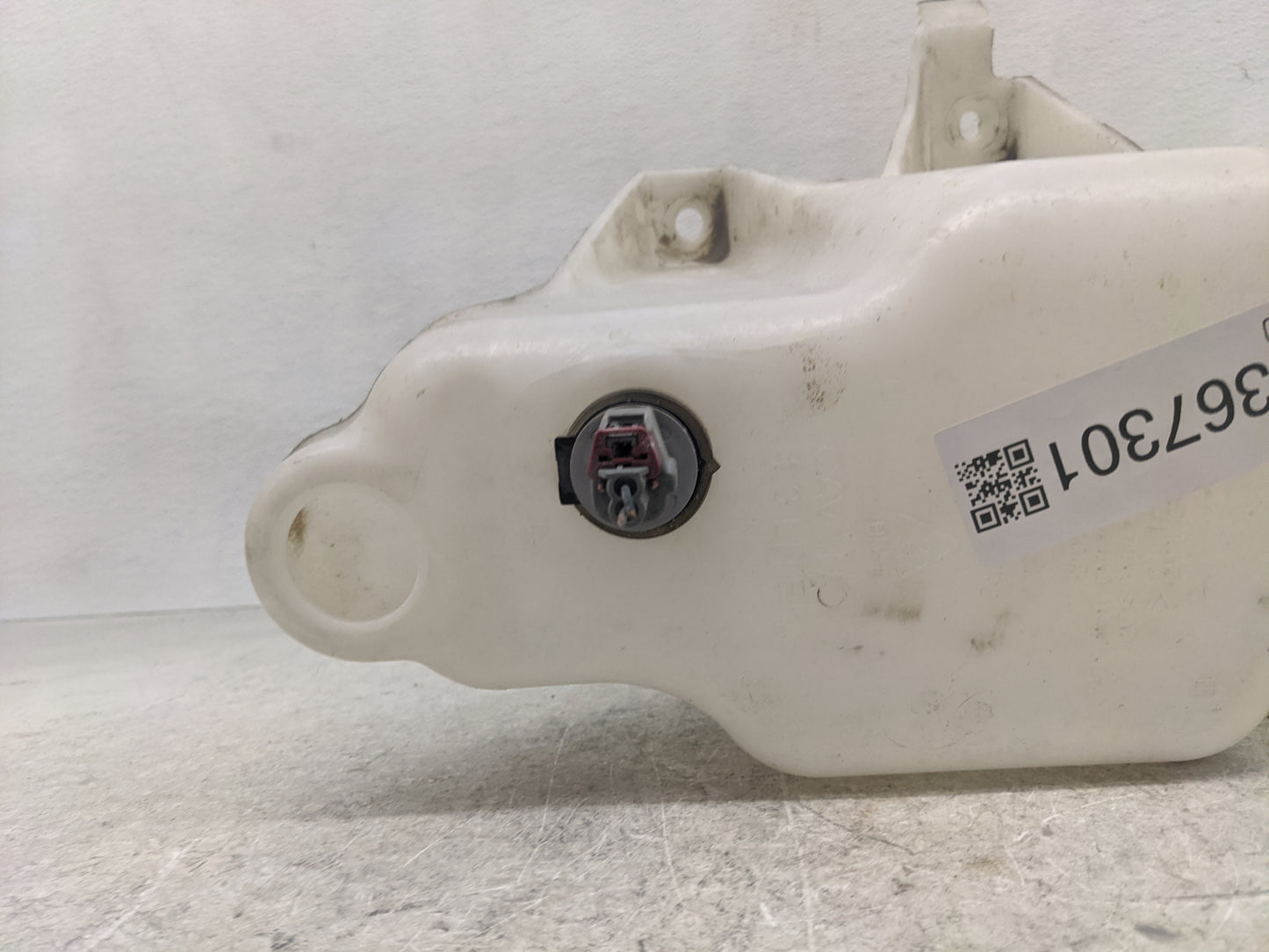 2006-2010 Dodge Charger Windshield Washer Fluid Reservoir Bottle Oem - Oemusedautoparts1.com