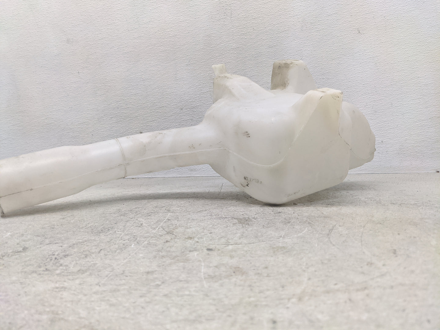 2006-2010 Dodge Charger Windshield Washer Fluid Reservoir Bottle Oem - Oemusedautoparts1.com