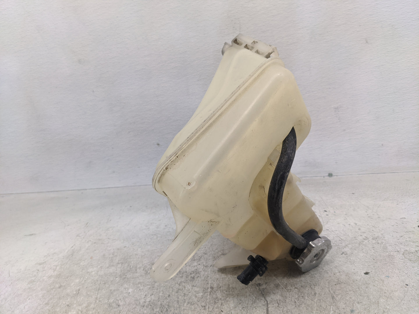 2010 Dodge Charger Windshield Washer Fluid Reservoir Bottle Oem - Oemusedautoparts1.com
