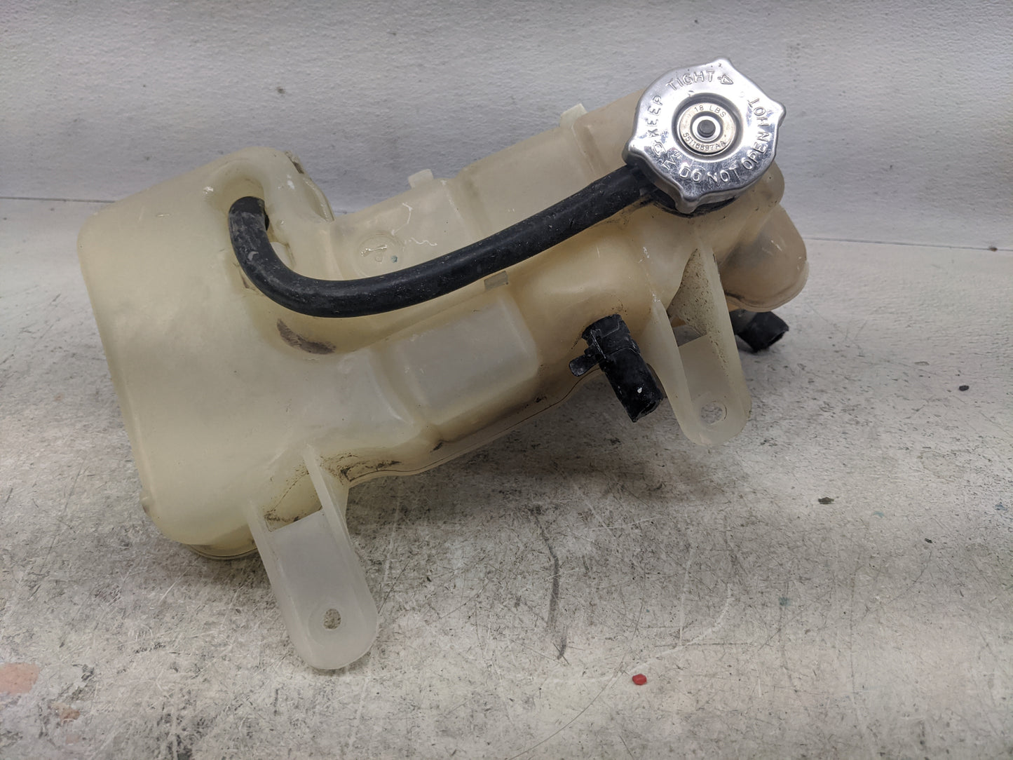 2010 Dodge Charger Windshield Washer Fluid Reservoir Bottle Oem - Oemusedautoparts1.com