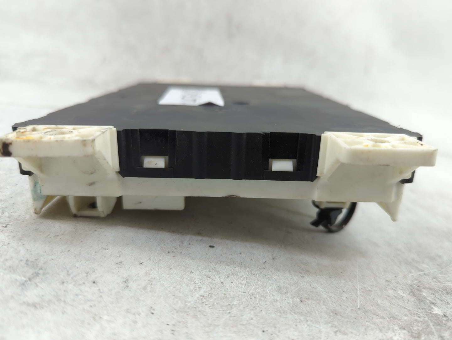 2010-2010 Dodge Charger Body Control Module Bcm Inner Cabin Fuse Box - Oemusedautoparts1.com