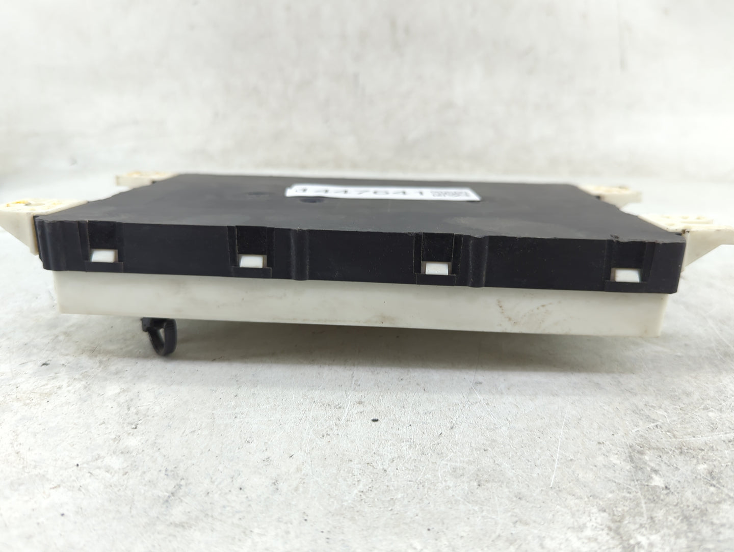 2010-2010 Dodge Charger Body Control Module Bcm Inner Cabin Fuse Box - Oemusedautoparts1.com
