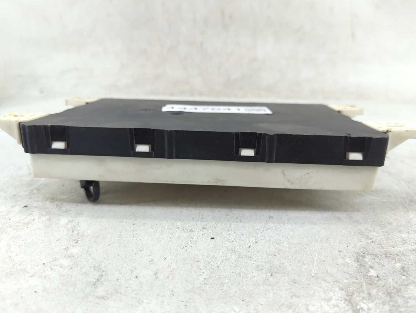 2010-2010 Dodge Charger Body Control Module Bcm Inner Cabin Fuse Box - Oemusedautoparts1.com