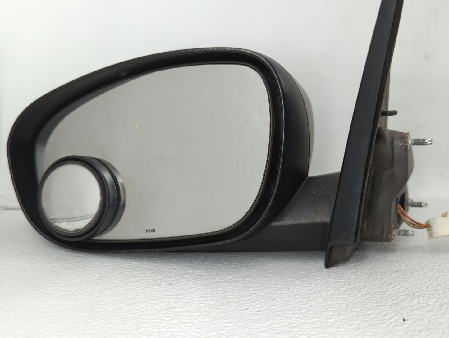 2006-2010 Dodge Charger Driver Side View Mirror - Left Door Mirror OEM Used - Oemusedautoparts1.com