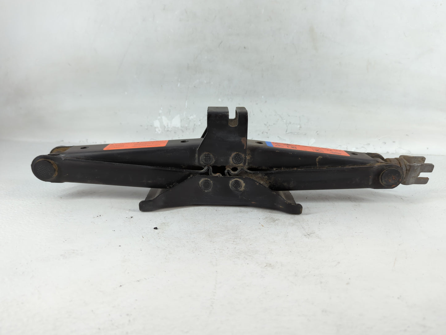 2010 Dodge Charger Spare Scissor Car Jack - Oemusedautoparts1.com