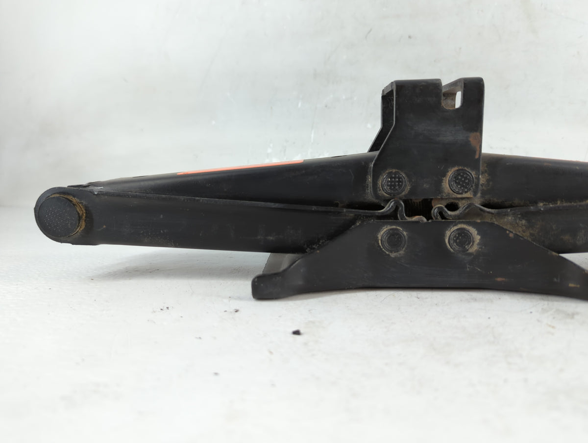 2010 Dodge Charger Spare Scissor Car Jack - Oemusedautoparts1.com