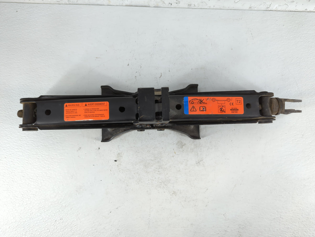 2010 Dodge Charger Spare Scissor Car Jack - Oemusedautoparts1.com