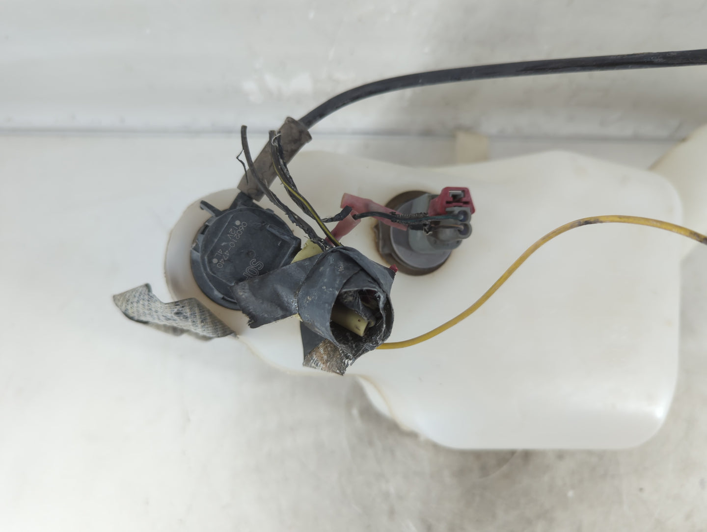 2006-2010 Dodge Charger Windshield Washer Fluid Reservoir Bottle Oem - Oemusedautoparts1.com