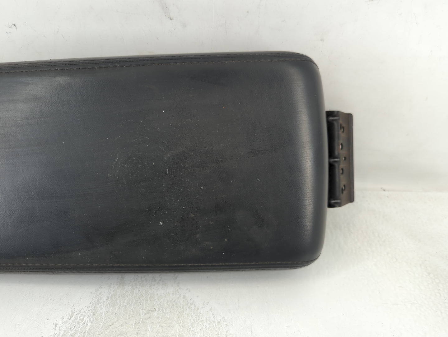 2008-2010 Dodge Charger Center Console Armrest Cover Lid P/N:1163250DX9AB Fits Fits 2008 2009 2010 OEM Used Auto Parts - Oem