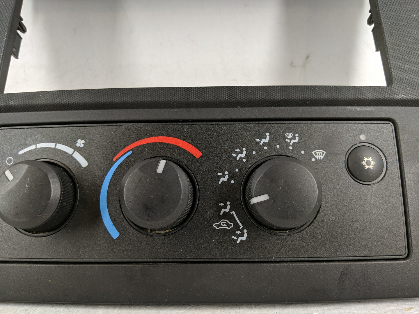 2008-2011 Dodge Dakota Climate Control Module Temperature AC/Heater Replacement P/N:1CZ78DX9AA Fits Fits 2008 2009 2010 2011