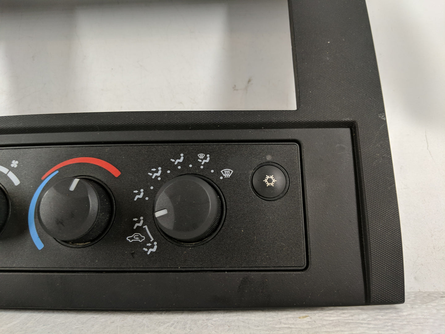 2008-2011 Dodge Dakota Climate Control Module Temperature AC/Heater Replacement P/N:1CZ78DX9AA Fits Fits 2008 2009 2010 2011