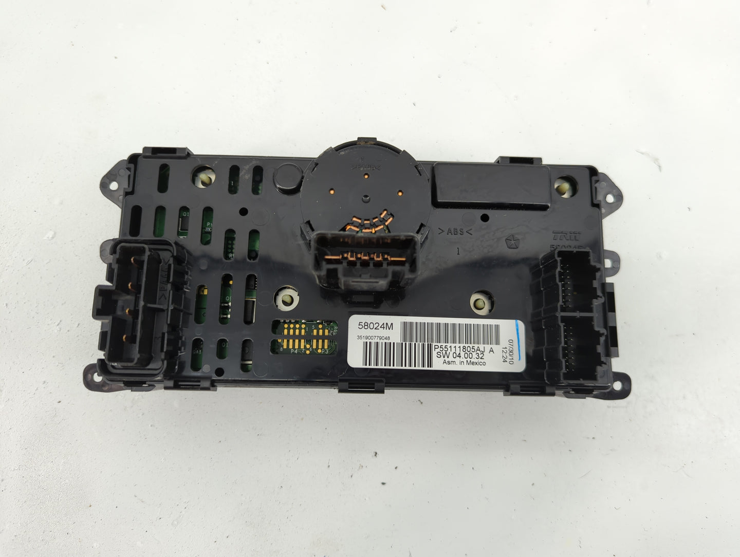 2010 Dodge Grand Caravan Climate Control Module Temperature AC/Heater Replacement P/N:P55111805AJ A Fits OEM Used Auto Parts