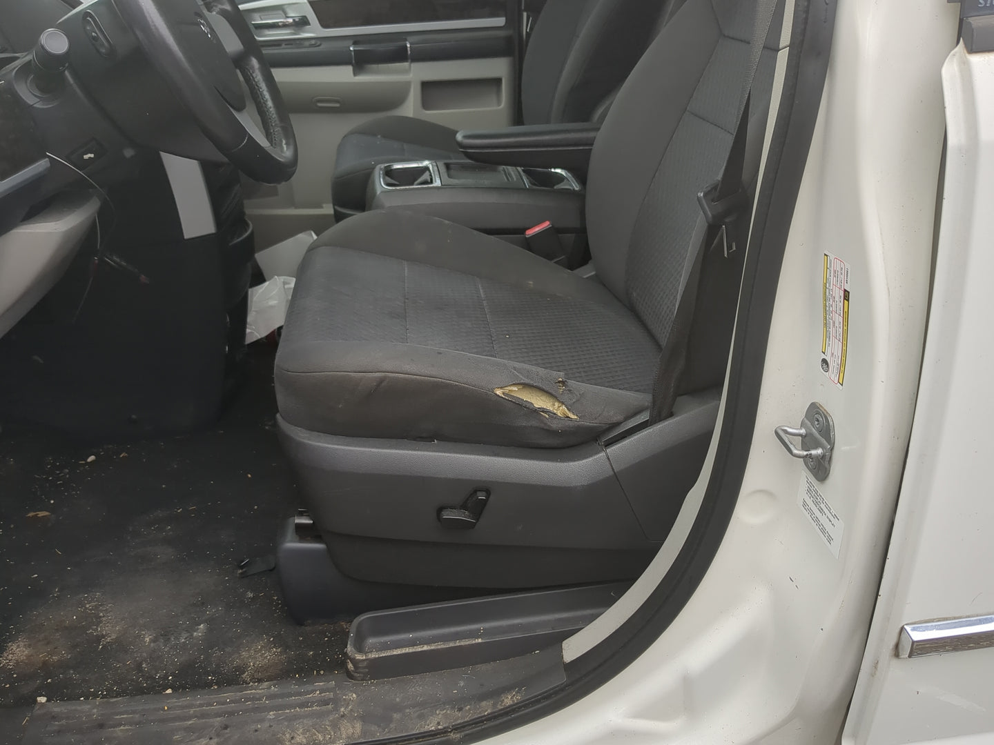2008-2010 Dodge Grand Caravan Driver Front Seat Oem - Oemusedautoparts1.com