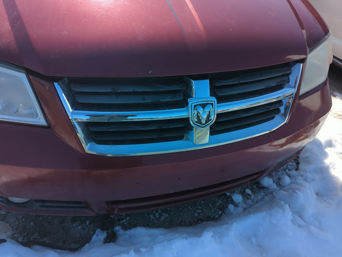 2008-2010 Dodge Grand Caravan Front Grille Bumper Not Included - Oemusedautoparts1.com