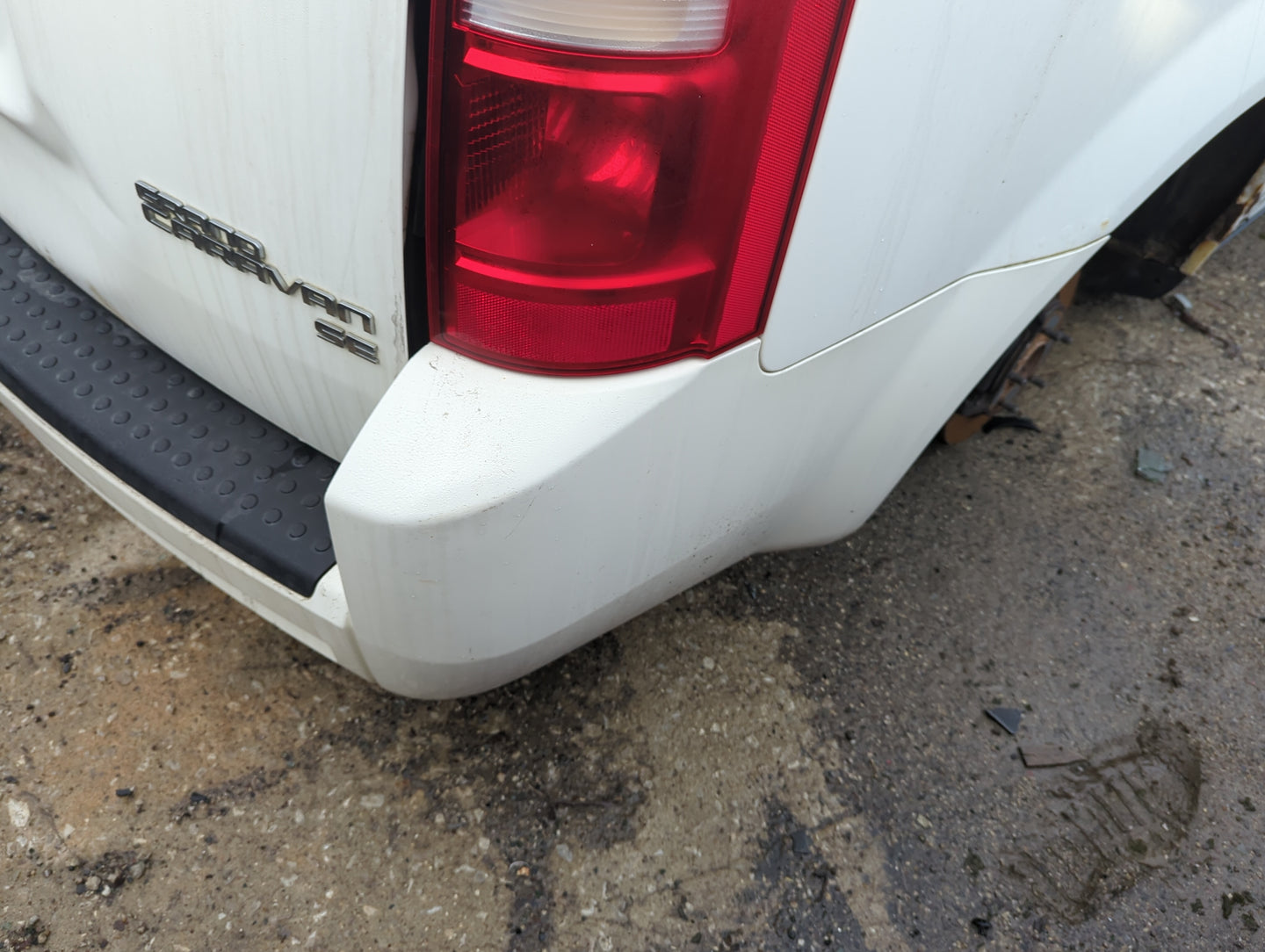 2008-2010 Dodge Grand Caravan Rear Bumper Assembly Oem - Oemusedautoparts1.com