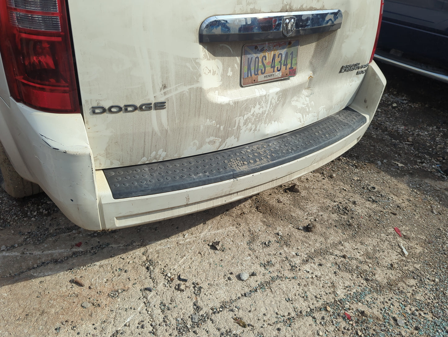 2008-2010 Dodge Grand Caravan Rear Bumper Assembly Oem 5011799 - Oemusedautoparts1.com