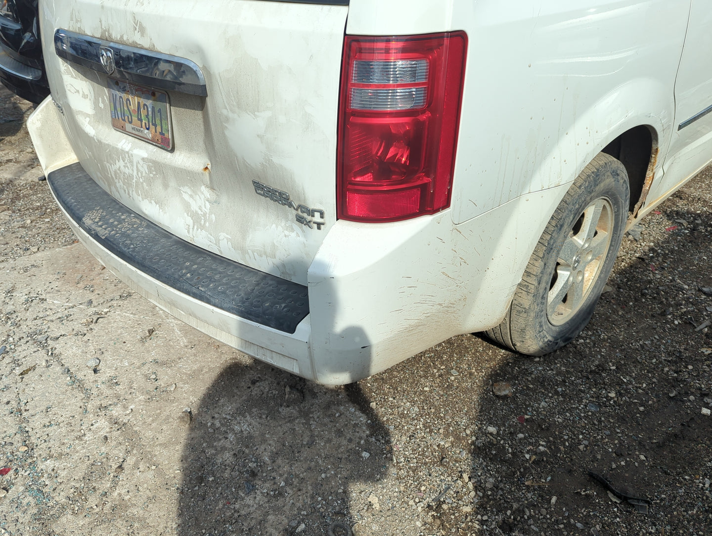 2008-2010 Dodge Grand Caravan Rear Bumper Assembly Oem 5011799 - Oemusedautoparts1.com