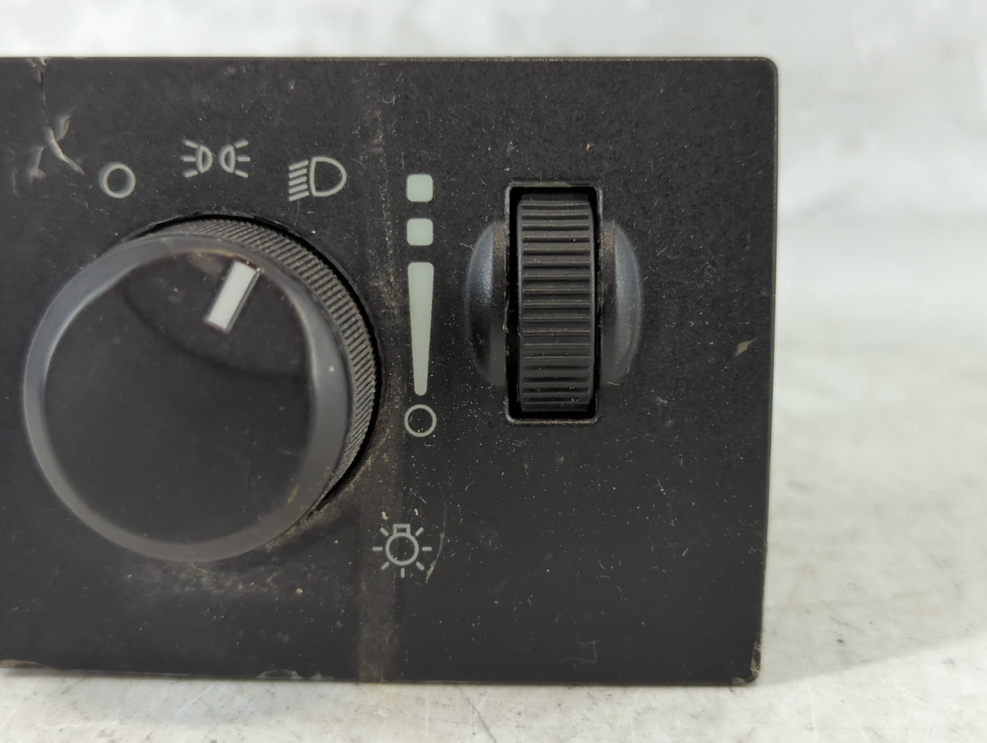2010 Dodge Grand Caravan Headlight Lamp Control Switch - Oemusedautoparts1.com